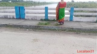 Desi sexy bhabhi ne nahate hue nangi chut dikhai