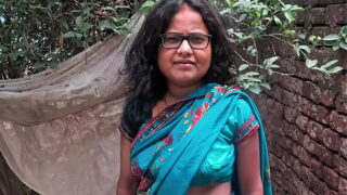 Indian Bengali horny callgirl fucking wet pussy by client in outdoor