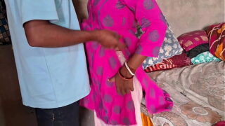 बंगालन का सेक्स वीडियो बन गया चूत बूब्स खोलने पर