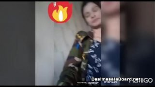 वीडियो कॉल में अपने bf के लिए अंगुली करती बांग्लादेशी सैन्य अधिकारी